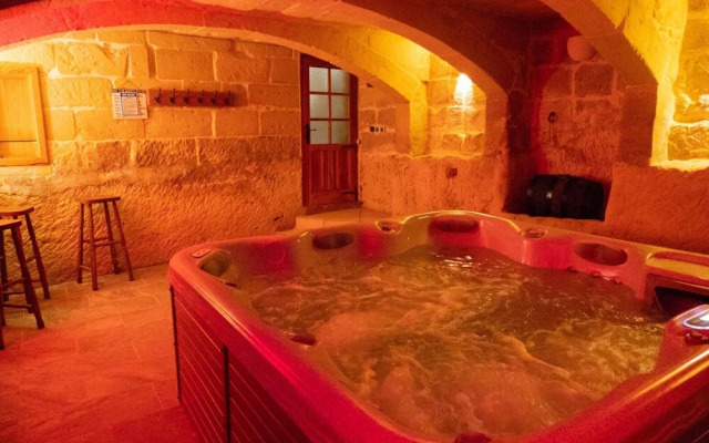 Villeleynah Amazing Gozitan Villa + Pool