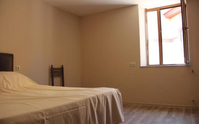 Studio Apartment Near Europe Square