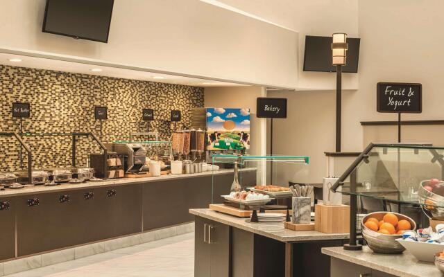 Embassy Suites by Hilton Milwaukee Brookfield