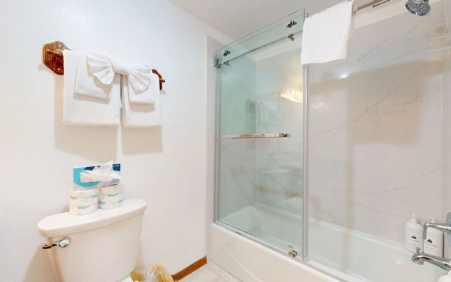 Rainbow S 4 3 Bedroom Condo by RedAwning