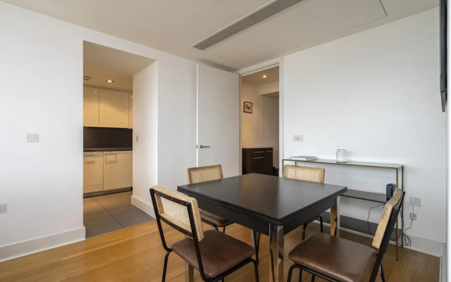 Borough Flat With City Views by Underthedoormat