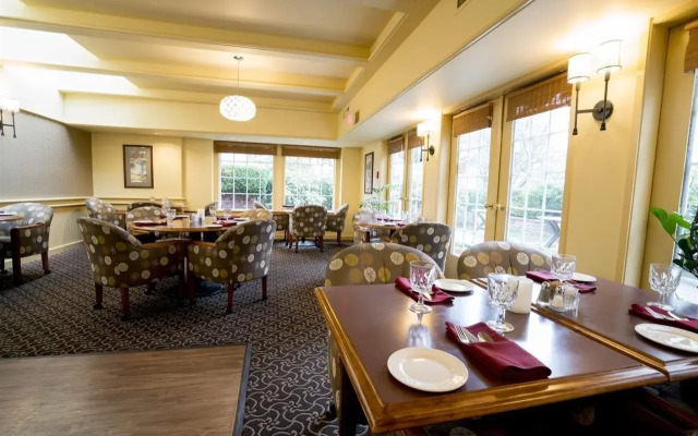 Royal Scot Hotel & Suites