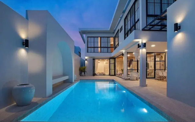 Mediterranean-Asian 3BR Villa Cristina