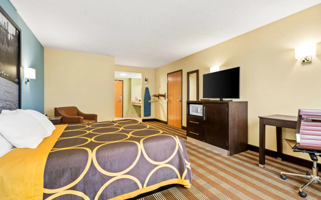 Super 8 by Wyndham Osseo WI