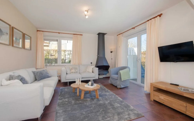 Detached Well-kept Villa With Garden, Near the Beach