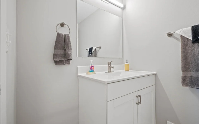 2-bedroom Spacious Stay