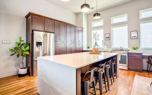 Luxury Downtown Getaway With Breathtaking Views