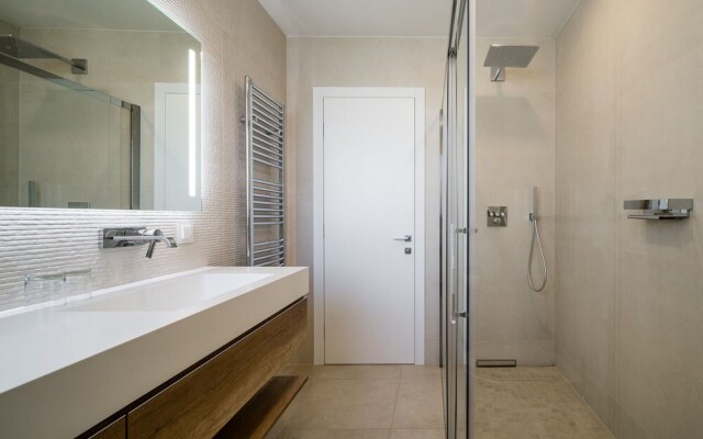 Beachfront Villa Grey Martini with Pool