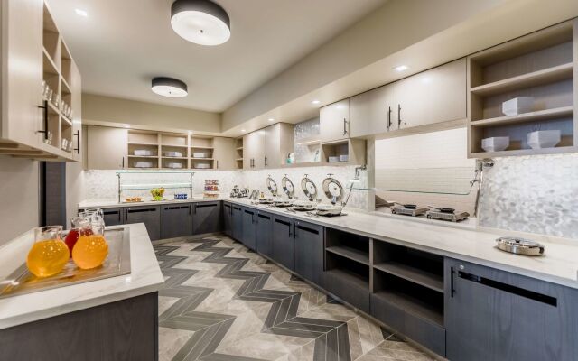 Hyatt House Winnipeg-South/Outlet Collection