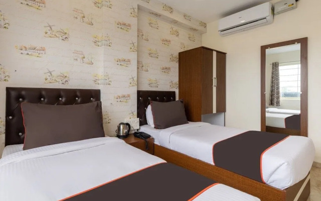 OYO Townhouse 327 C21 Mall