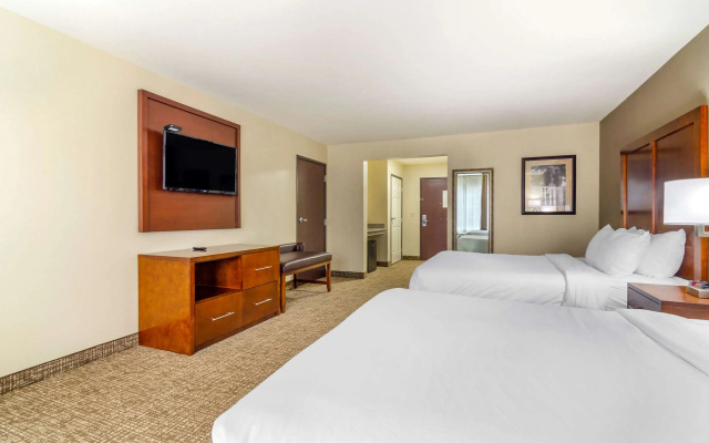 Comfort Inn & Suites near Bethel College