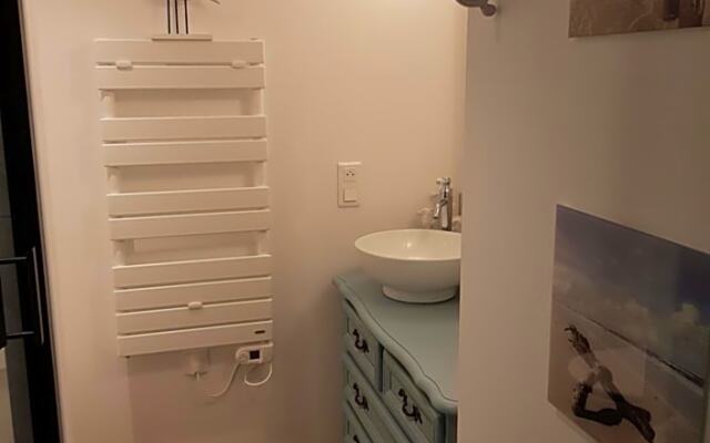 Au Chant Des Oiseaux (Adults Only)