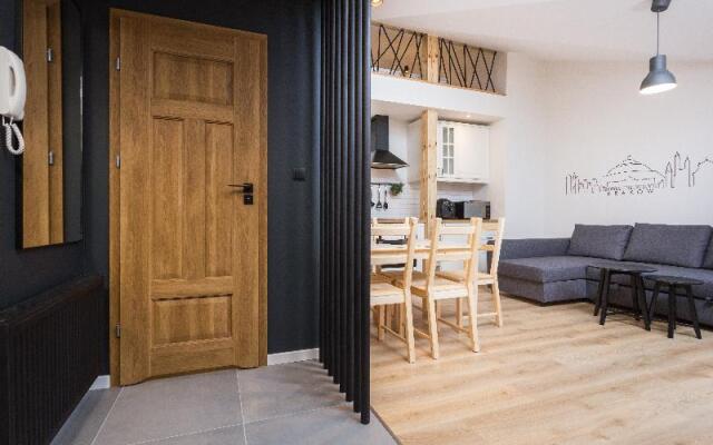 InPoint Main Square Apartment