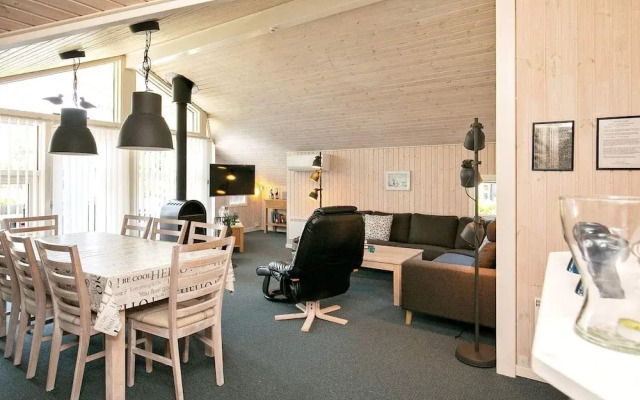 6 Person Holiday Home in Vaeggerlose
