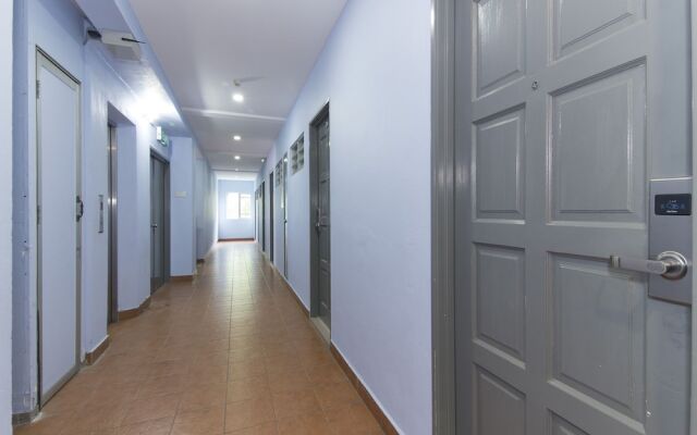 OYO 542 S2 Hotel