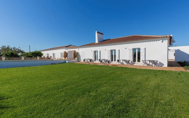 Cenoura-Brava Villas & Suites.