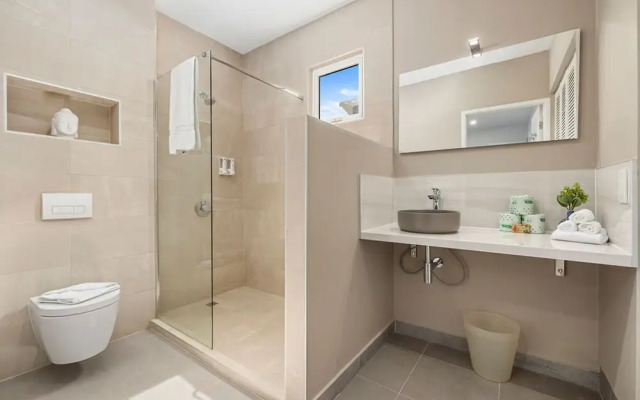 Amazing 4BR 3BA Villa Palm Beach w NEW Pool