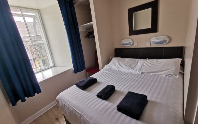 Snoozles Hostel