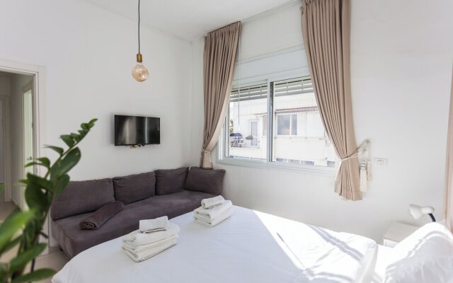 2 bedroom apartment by Hilton Beach