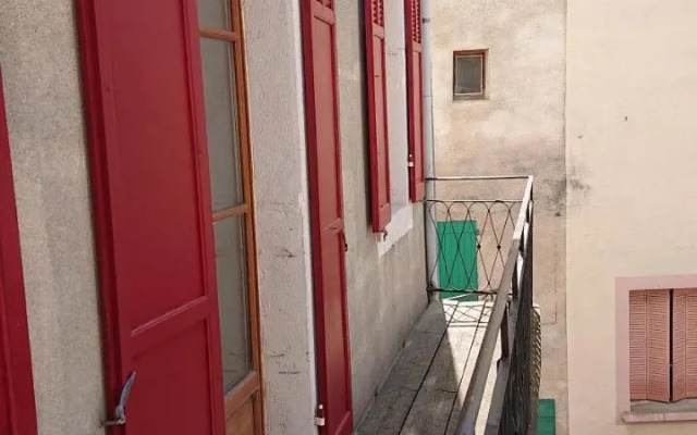 L'appart aux volets rouges