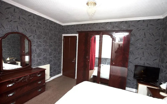 Stunning Spacious Bungalow With Ample Parking