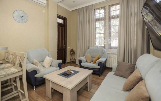 Апартаменты рядом с Art Cafe Home