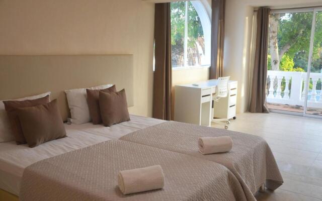 Villa on the Beach by GalanteVasques