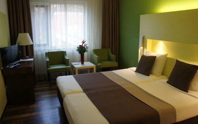 50/50 Hotel Belmont