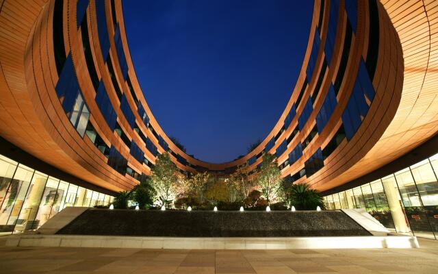HUALUXE Shanghai Twelve at Hengshan