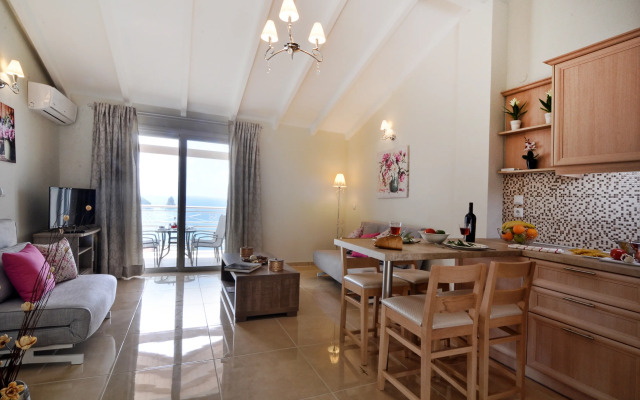Mazis Apartments