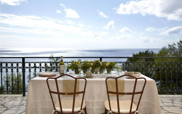 Avra Private Suites