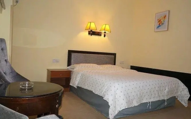 Xingrui Chain Hotel（Xuchang Railway Station Datong）