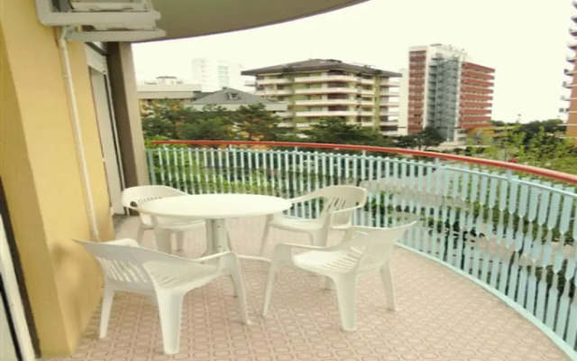 Comfortable Apartment Near the Beach With Pool