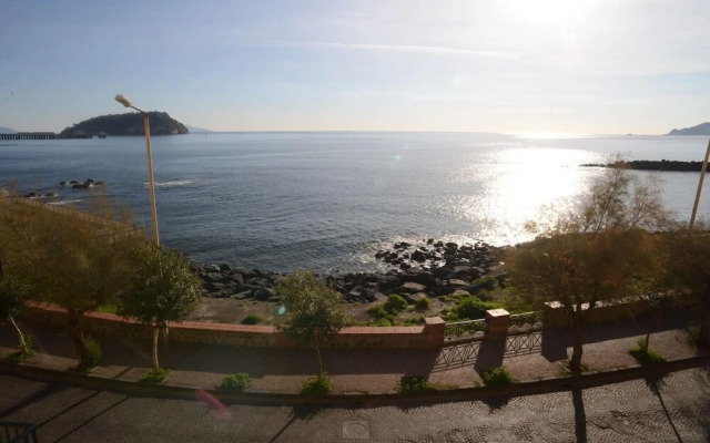 Apartment With 2 Bedrooms In Pozzuoli With Wonderful Sea View And Wifi 150 M From The Beach