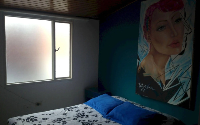 Violeta Park Hostel