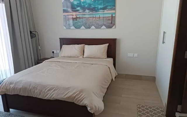 Cozy 2-bedroom Poolside Haven