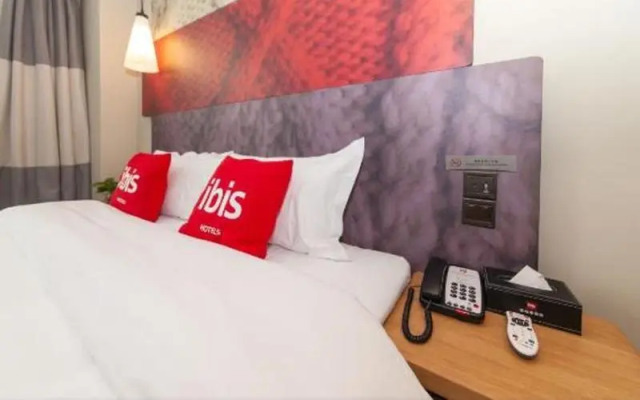 Ibis Urumqi Weixing Square Hotel