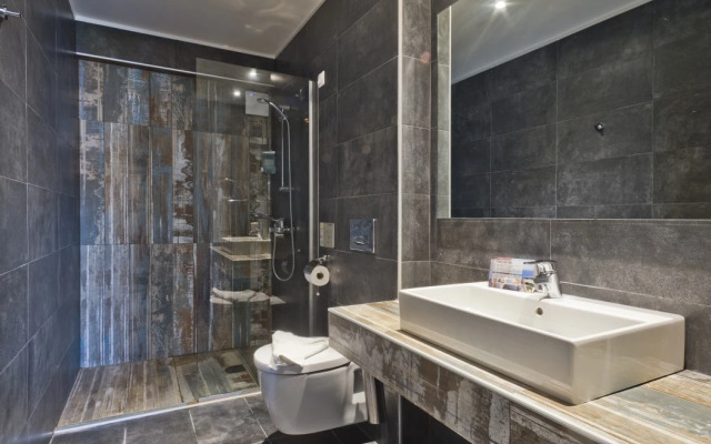Parasol Luxury Hotel & Suites
