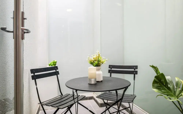 \"mila\" Trendy Prahran 1-bed Apartment With Balcony