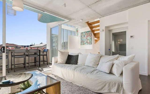 Luxury 5-floor Unit With Ocean Views Near Beach