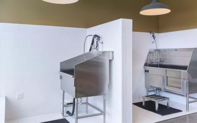 Global Luxury Suites in Emeryville