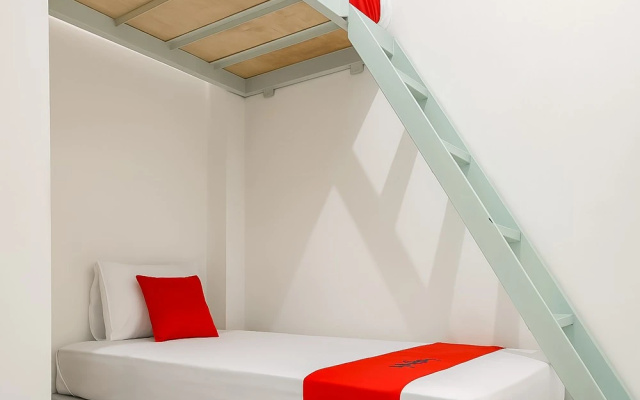 RedDoorz Syariah @ Obelix Cirebon – Guest Rooms – Cirebon