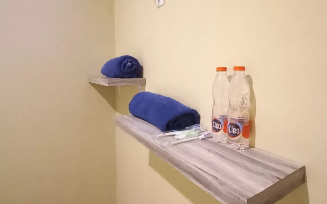 RedDoorz @Deluxe Hotel near Terminal Purabaya Bungurasih