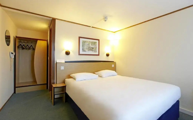 The Crossway Hotel, Coventry South, Part of the AG Collection