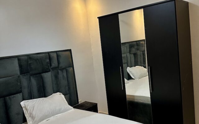 Star Light Apt #3 - The Retreat Apartments