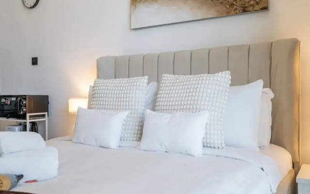 Outstanding Studio in Empire Residence JVC