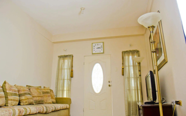 Port of Spain Breezy Guest Apartment