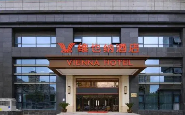 Vienna Hotel (Zhuji Station Baolong Plaza)