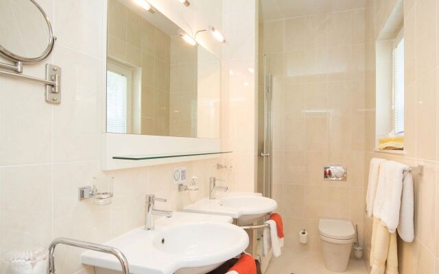 Villa Almadria Luxury Bed & Breakfast