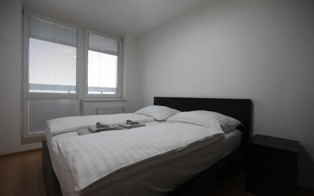 Koloseo residence. Free parking. Lake view.